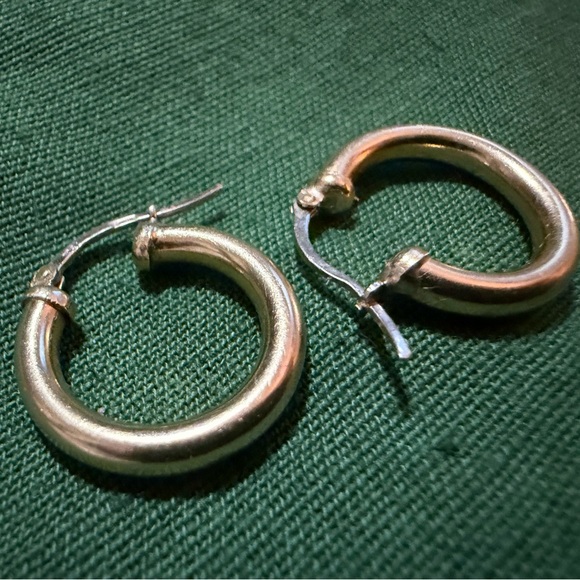 18k old gold Gold Hoop Earrings - Timeless Women's Jewelry - Picture 16 of 16